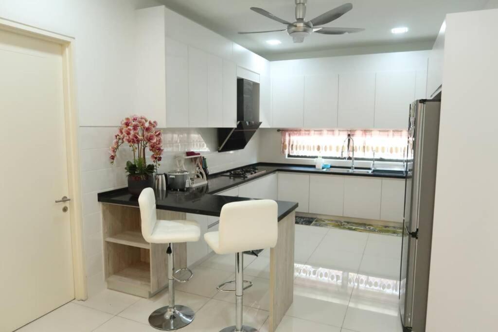 Promo Private Luxurious Nilai Vacation Home Zewnętrze zdjęcie
